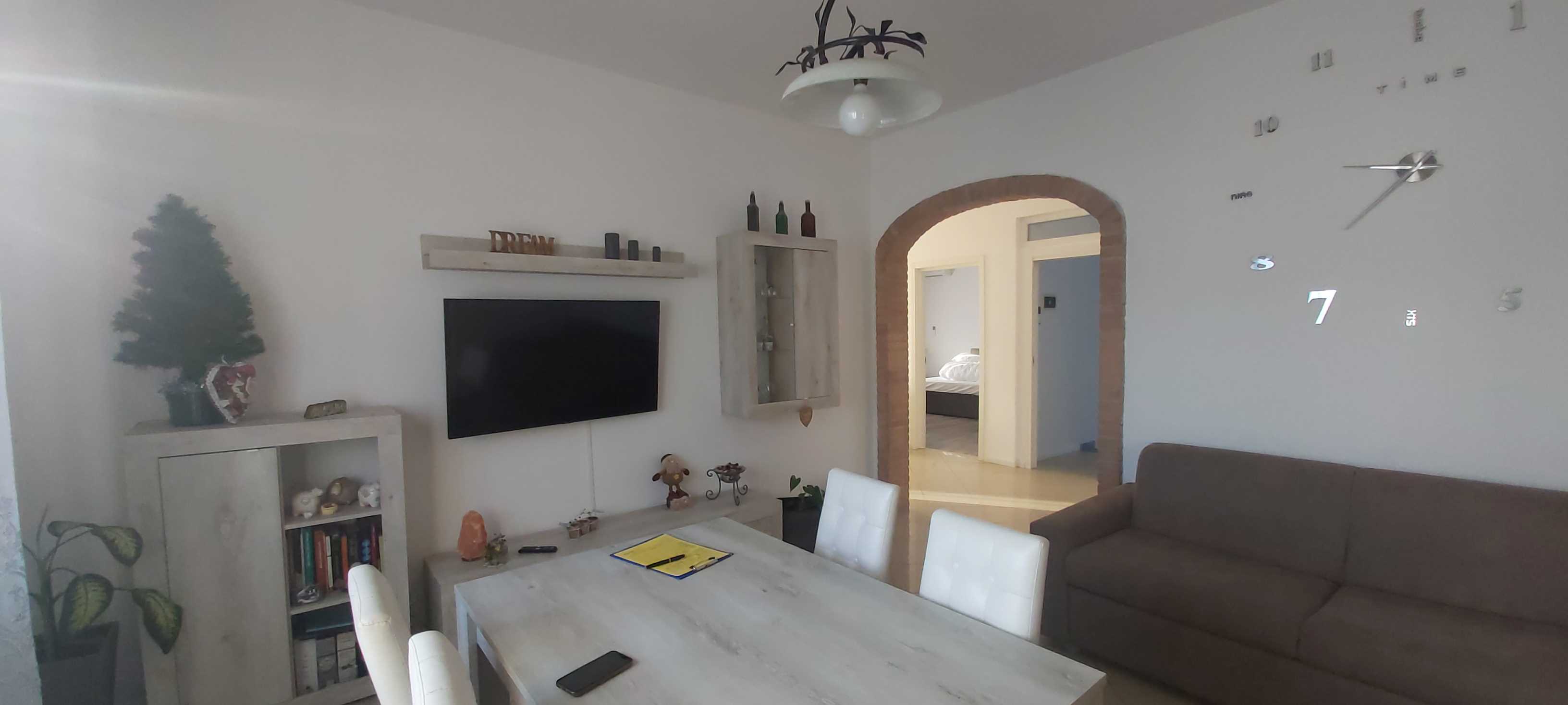 Grande appartamento con 4 camere e 3 bagni